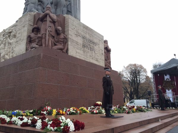 flower-laying-ceremony-at-freedom-monument-1